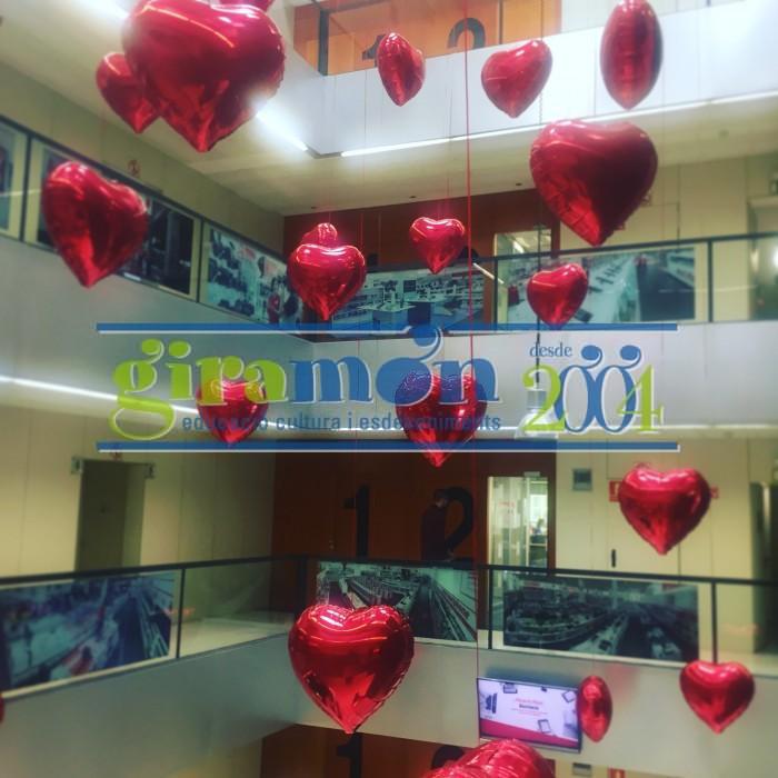 Decoración de globos corazón de foil.