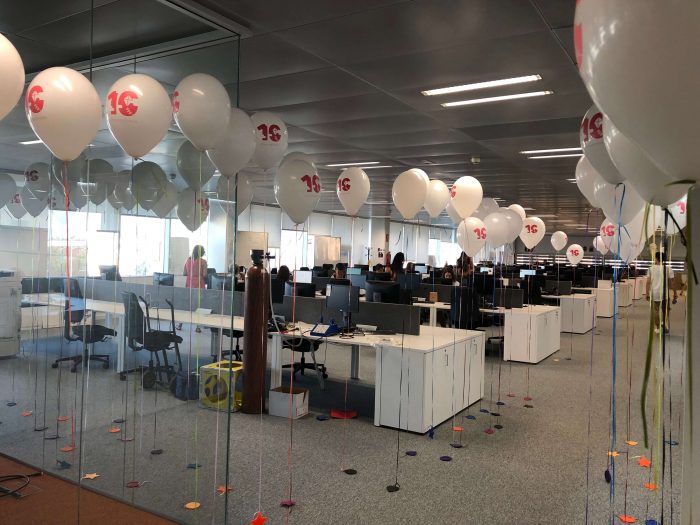 Globos impresos para celebrar logros empresariales o cumpleaños de empresa.