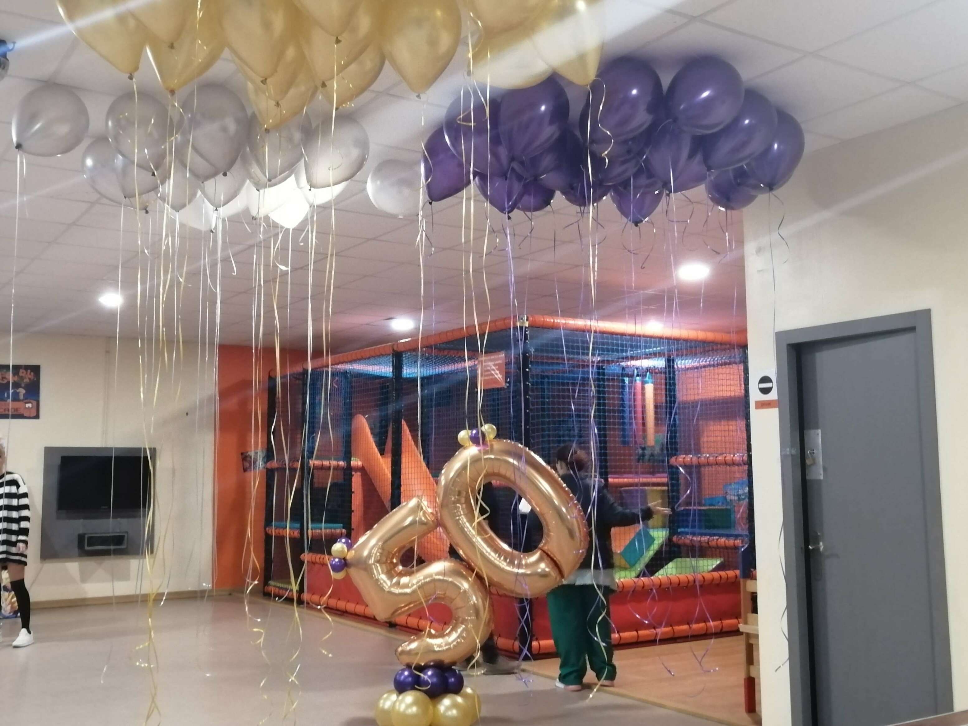 Una decoracion de globos para 50 años original  Fiesta de cumpleaños de  los 50, Globos, Decoracion de cumpleaños