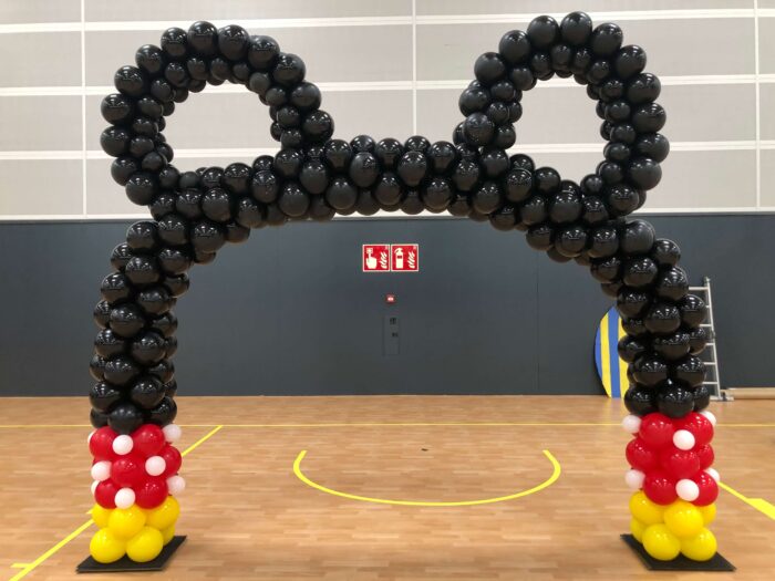 Arco de globos temática mickey con orejas